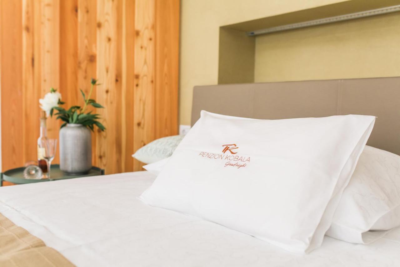 Hotel Penzion Kobala Tolmin Buitenkant foto