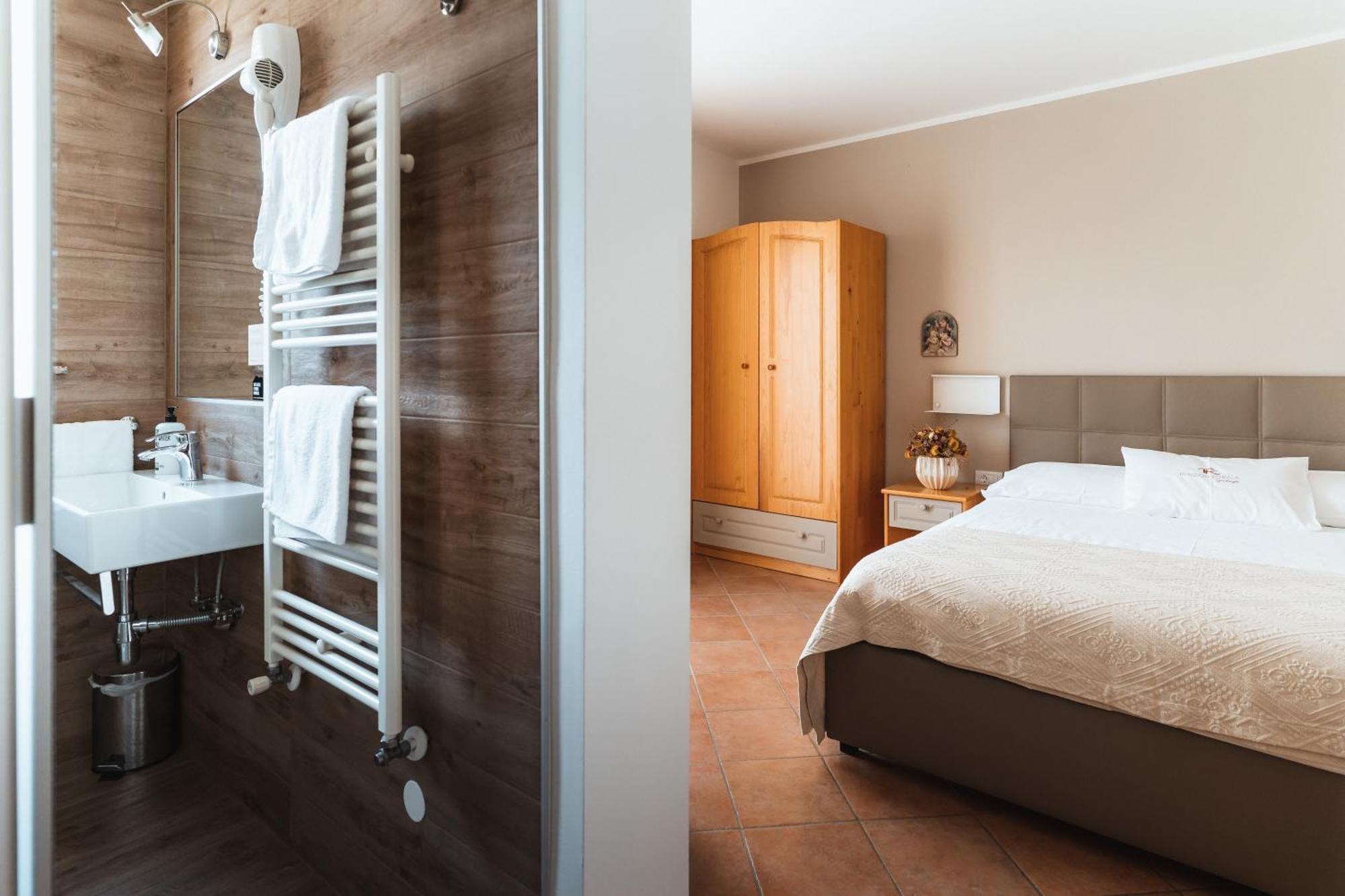 Hotel Penzion Kobala Tolmin Buitenkant foto