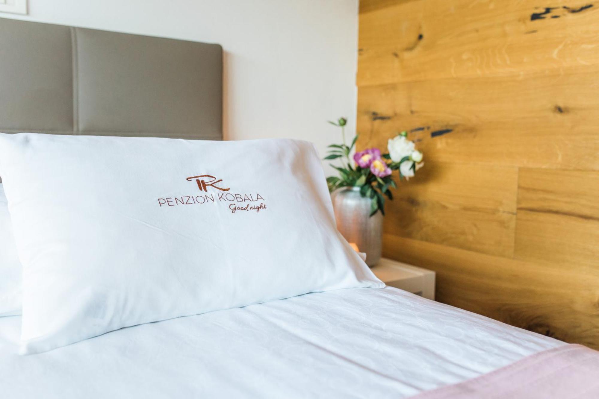 Hotel Penzion Kobala Tolmin Buitenkant foto